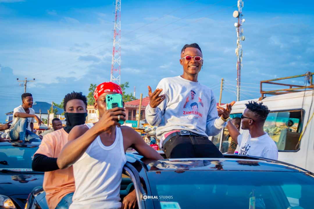 Video!!! King Zee Caused A Heavy Traffic In Yendi For His ‘Zambarima Concert’ Floating