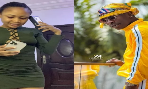 Shatta wale dashes Akuapem Poloo a new iPhone 13 pro max 